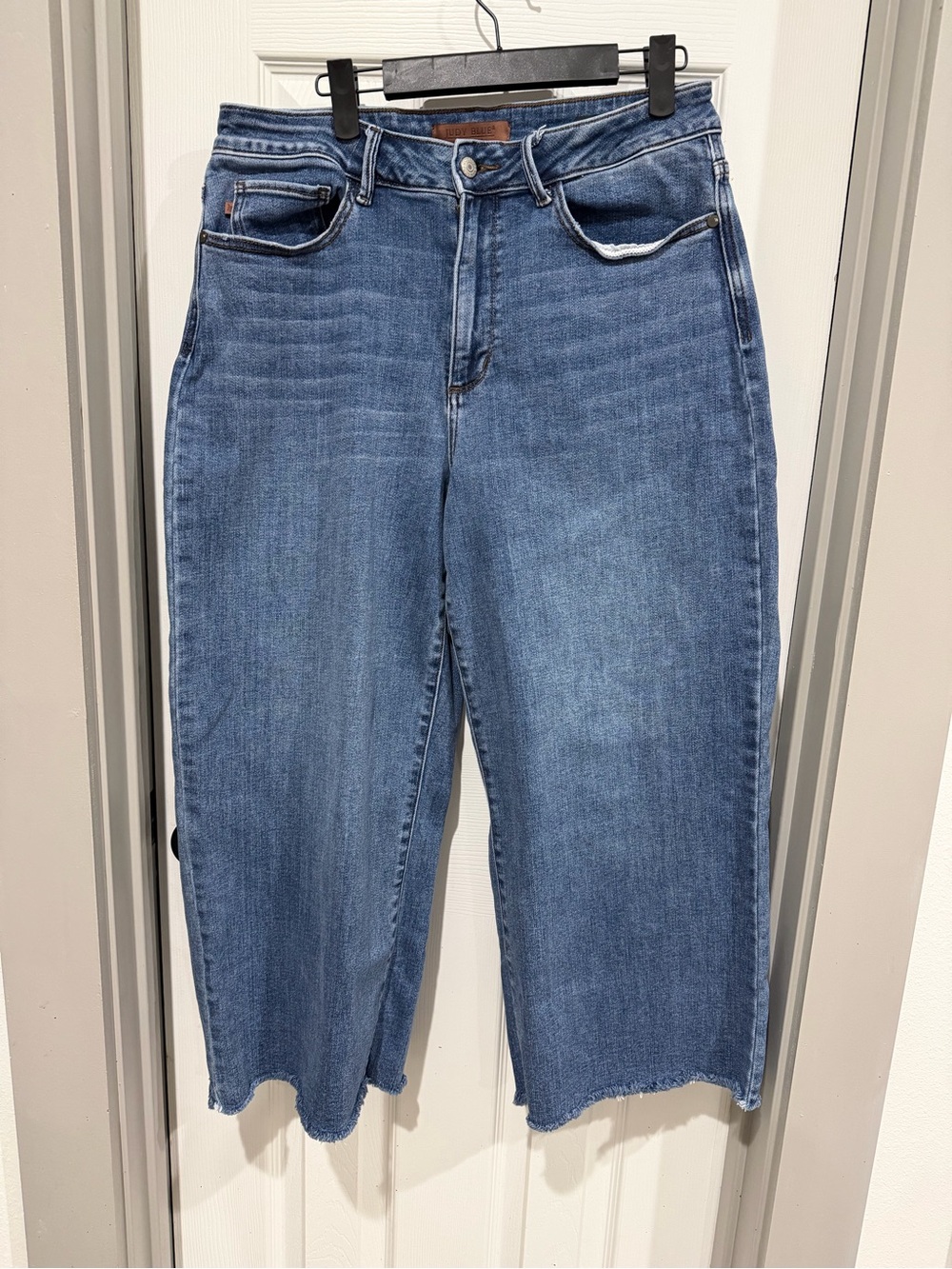 Judy Blue Medium Blue Cropped Wide-Leg Jeans